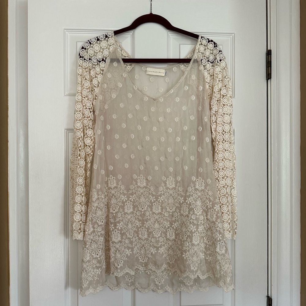 Chic Johnny Was Embroidered ivory lace tunic top